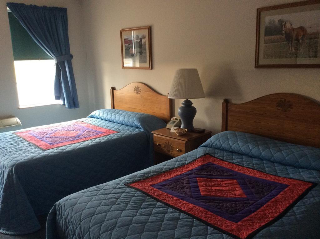 Countryside Inn Nappanee Szoba fotó